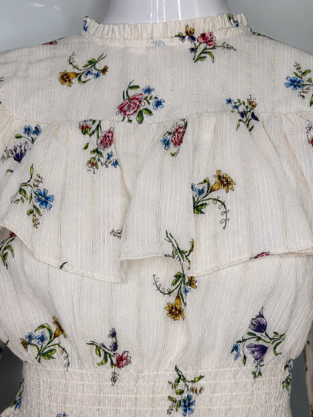 ZARA LIKE NEW Floral Metallic Lurex Ruffle Smocked Cropped Blouse Ivory Sz Large - Picture 3 of 7